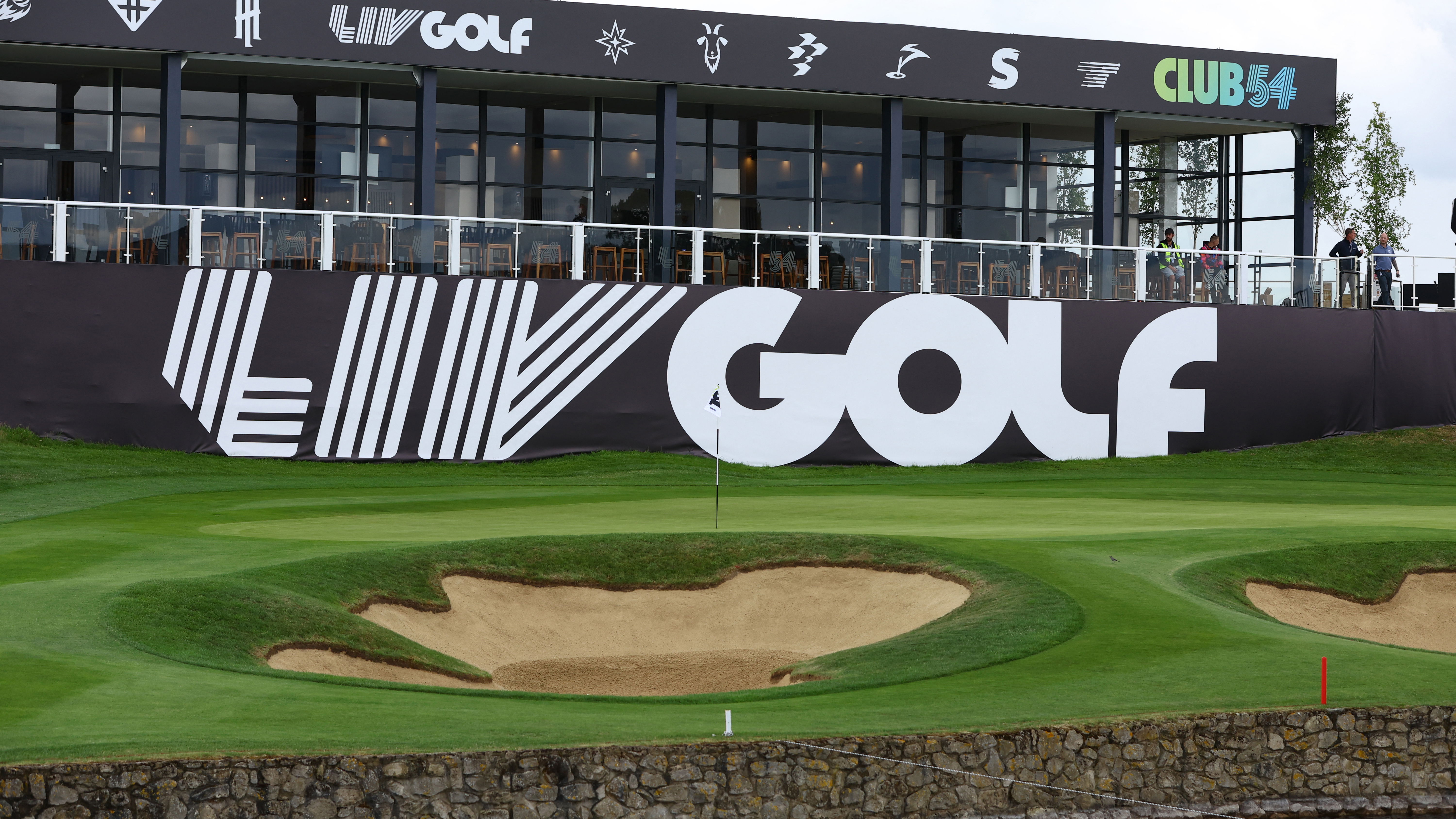 Should 'loyal' PGA Tour stars be compensated? LIV Golf pro: "That's BS"